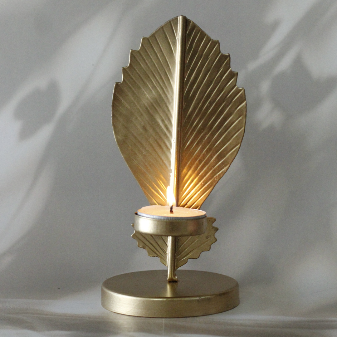 Earthy Rituals Candle Stand – Leaf-Shaped Design for Wicca & Sacred Ceremonies